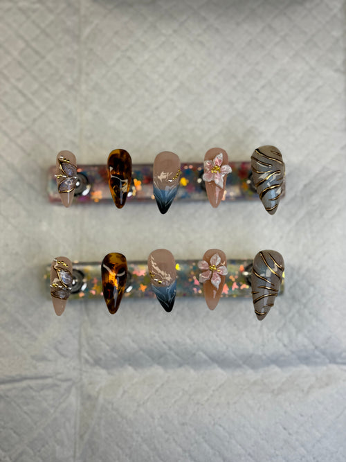 Autumn Muse Press-On Nail Set – Tortoiseshell, Florals & Golden Accents