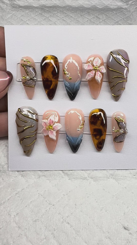 Autumn Muse Press-On Nail Set – Tortoiseshell, Florals & Golden Accents